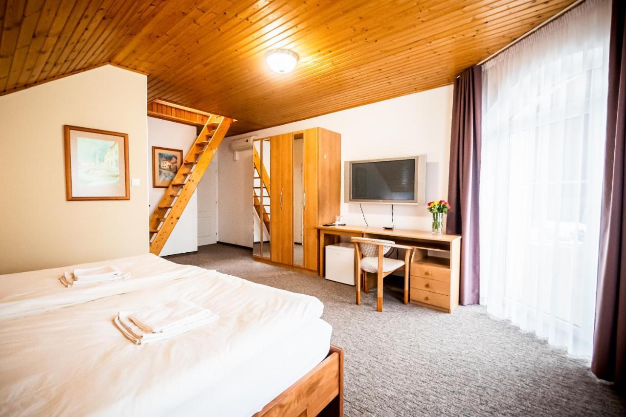 Hotel Squash Centrum Приевица Екстериор снимка