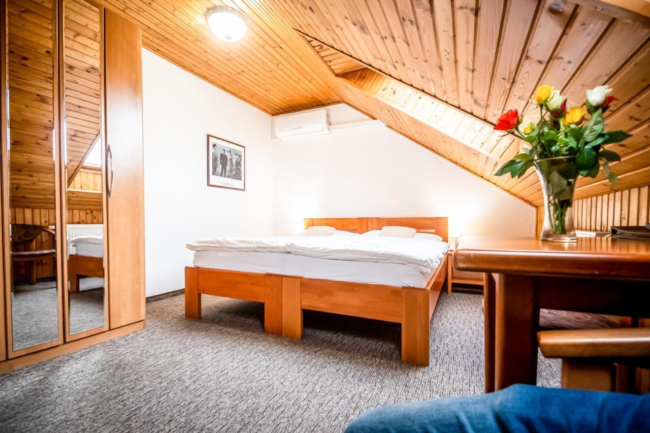 Hotel Squash Centrum Приевица Екстериор снимка