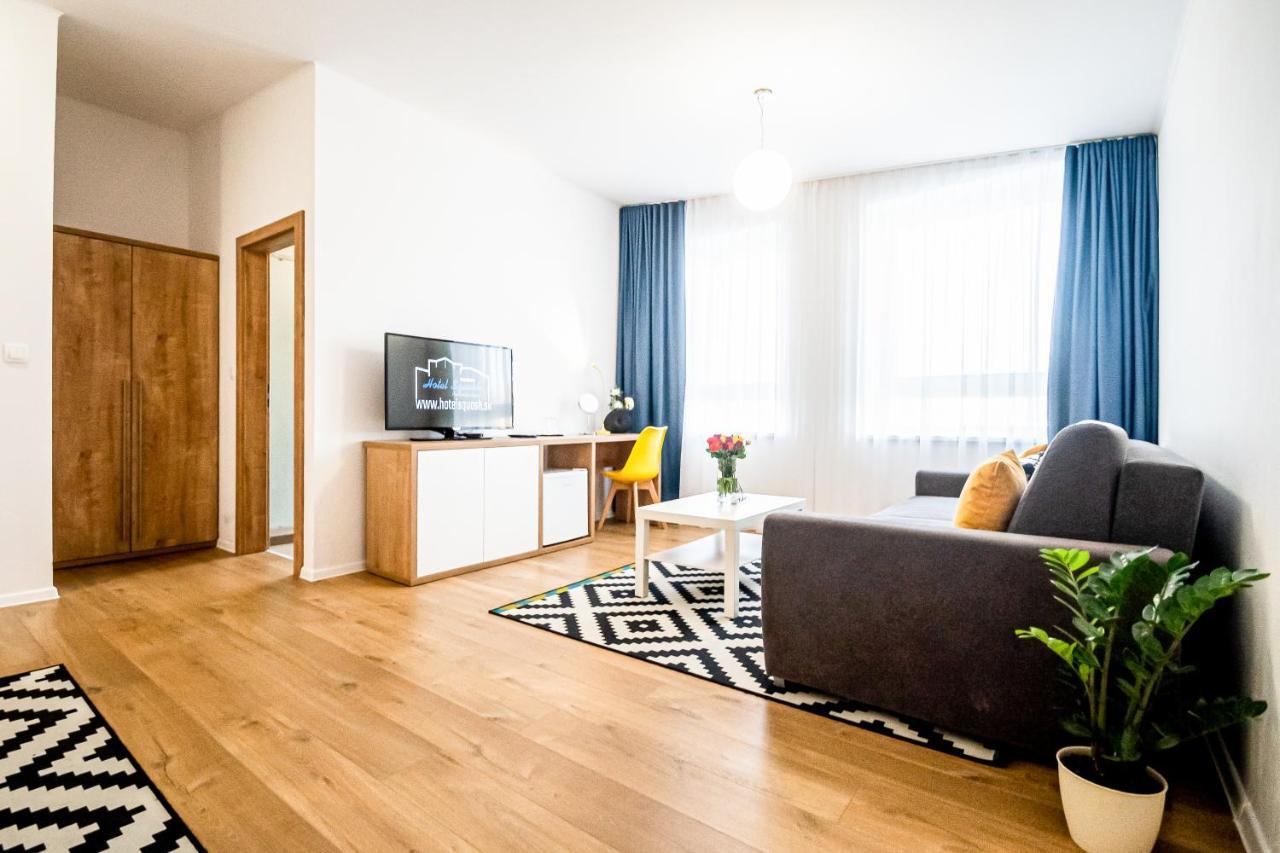 Hotel Squash Centrum Приевица Екстериор снимка