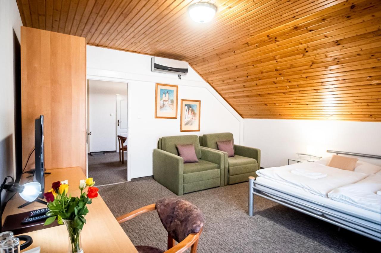 Hotel Squash Centrum Приевица Екстериор снимка