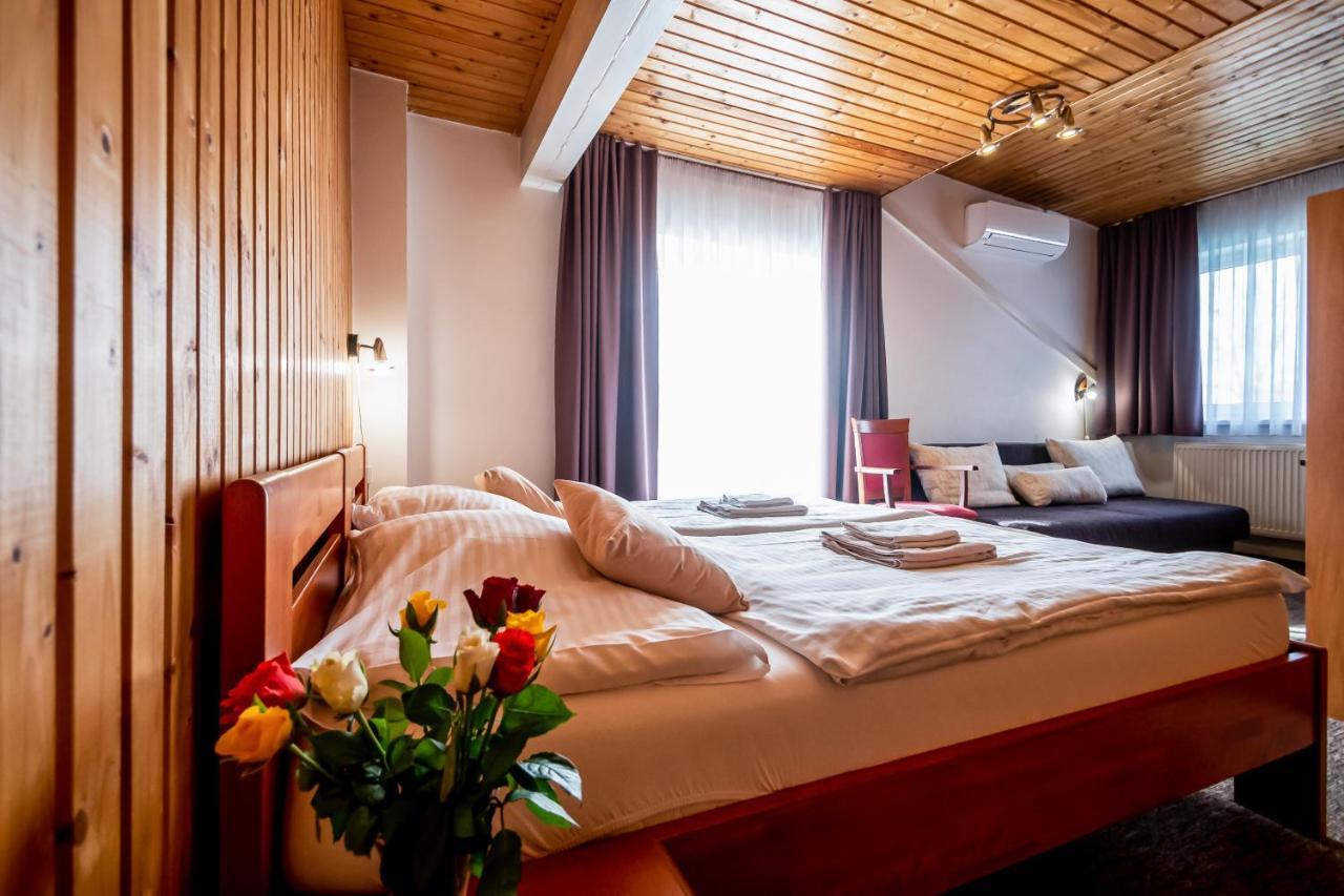 Hotel Squash Centrum Приевица Екстериор снимка