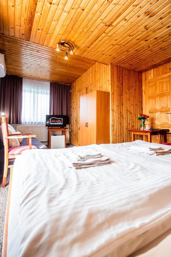 Hotel Squash Centrum Приевица Екстериор снимка