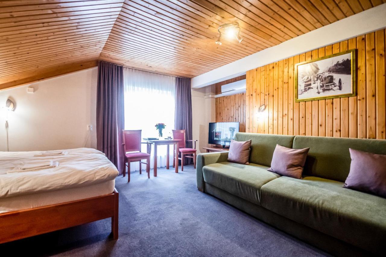 Hotel Squash Centrum Приевица Екстериор снимка