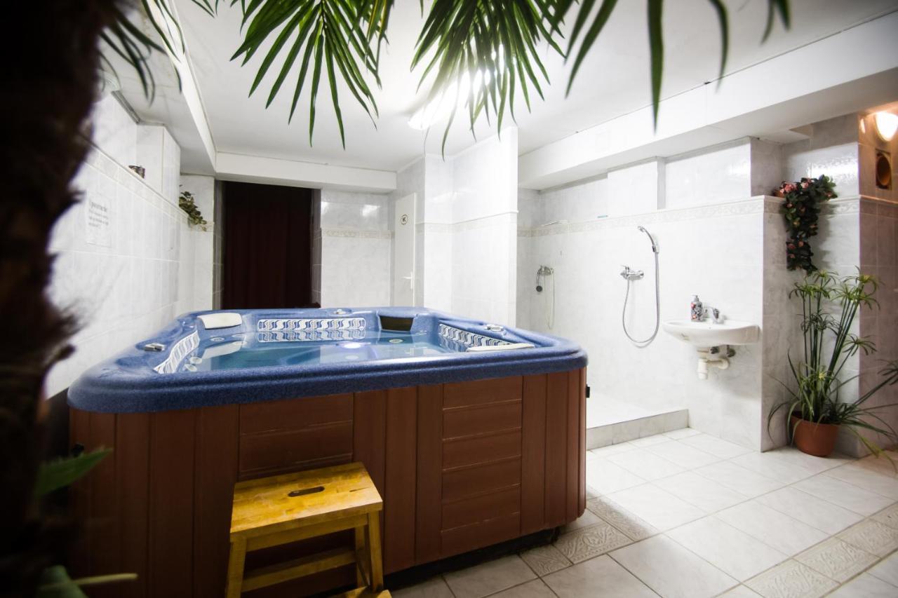 Hotel Squash Centrum Приевица Екстериор снимка
